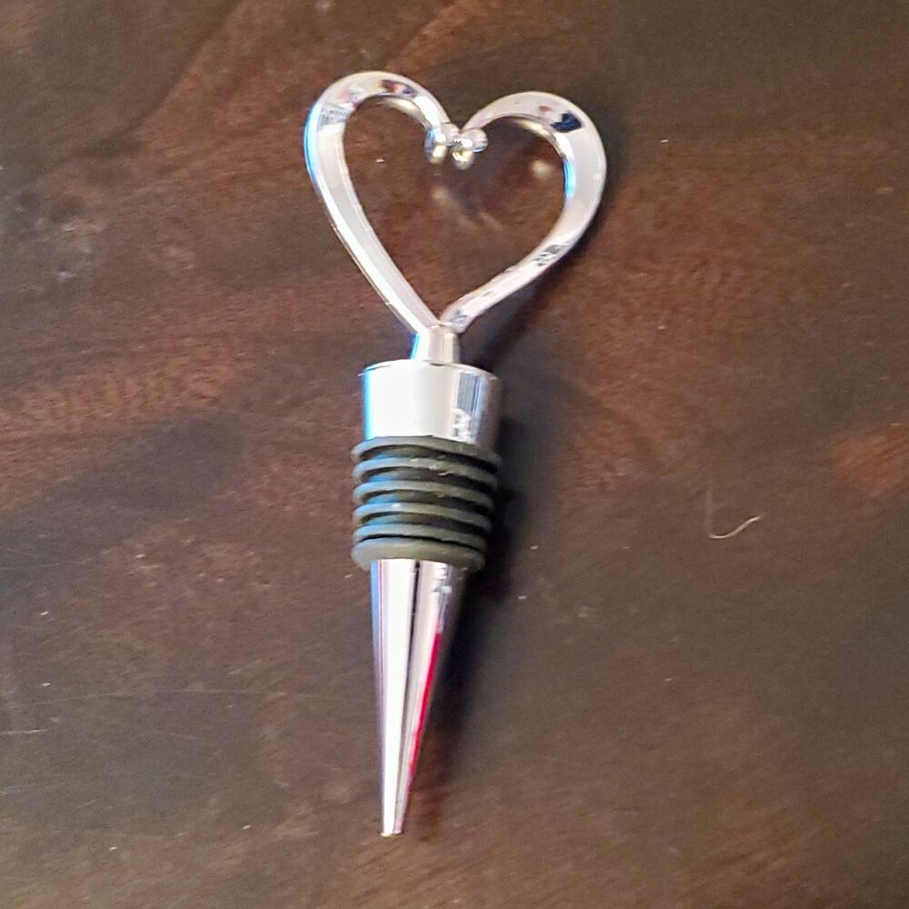 Heart-Shaped Bottle Stopper, Silver/Black Metal & Rubber Seal, Reusable